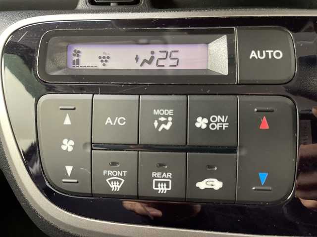 ホンダ Ｎ ＢＯＸ カスタム G 岐阜県 2015(平27)年 9.1万km スマートブラック 純正8インチナビ/（CD/DVD/Bluetooth/TV/HDMI/SD）/バックカメラ/両側パワースライドドア/ETC/フォグランプ/スマートキー/電動格納ミラー/純正AW/ドアバイザー/オートLEDライト