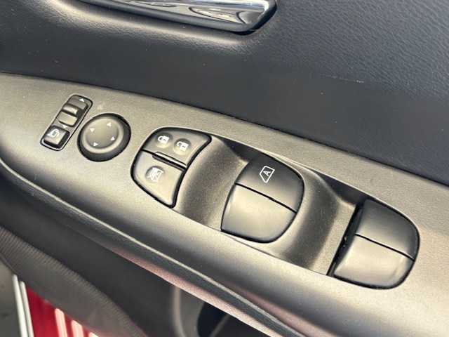 日産 セレナ e－パワー XV 埼玉県 2018(平30)年 4.6万km マルーンレッド エマージェンシーブレーキ /純正フリップダウンモニター /純正9インチメモリナビ /　　CD/DVD/BT/フルセグ/アラウンドビューモニター /両側パワースライドドア /クルーズコントロール /LEDオートライト /純正15インチアルミ/ステアリングスイッチ /純正ETC