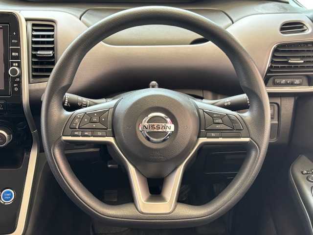 日産 セレナ e－パワー XV 埼玉県 2018(平30)年 4.6万km マルーンレッド エマージェンシーブレーキ /純正フリップダウンモニター /純正9インチメモリナビ /　　CD/DVD/BT/フルセグ/アラウンドビューモニター /両側パワースライドドア /クルーズコントロール /LEDオートライト /純正15インチアルミ/ステアリングスイッチ /純正ETC