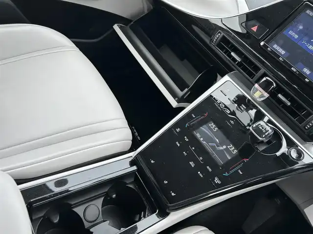 トヨタ ＭＩＲＡＩ 鹿児島県 2020(令2)年 2.1万km 白Ⅱ トヨタセーフティセンス/純正ナビ/　　CD/DVD/BT/フルセグ/バックカメラ/クルーズコントロール/LEDオートライト/シートヒーター/純正17インチアルミホイール/アイドリングストップ/メモリーシート/ハンドルヒーター/T-Connect/SmartDeviceLink/スマートキー/ETC2.0