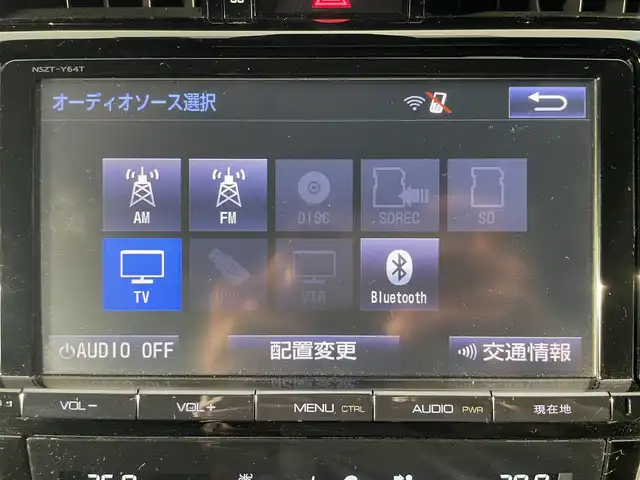 トヨタ ハリアー プレミアム 鹿児島県 2015(平27)年 4.4万km ホワイトパールクリスタルシャイン 禁煙車　/純正ナビ(CD/DVD/フルセグTV/Bluetooth)　/トヨタセーフティセンス/前後コーナーセンサー　/クルーズコントロール　/バックカメラ　/LEDヘッドライト　/運転席パワーシート　/パワーバックドア　/純正フロアマット　/オートライト　/オートマチックハイビーム　/ドライブレコーダー/ETC/ドアバイザー/電格ミラー