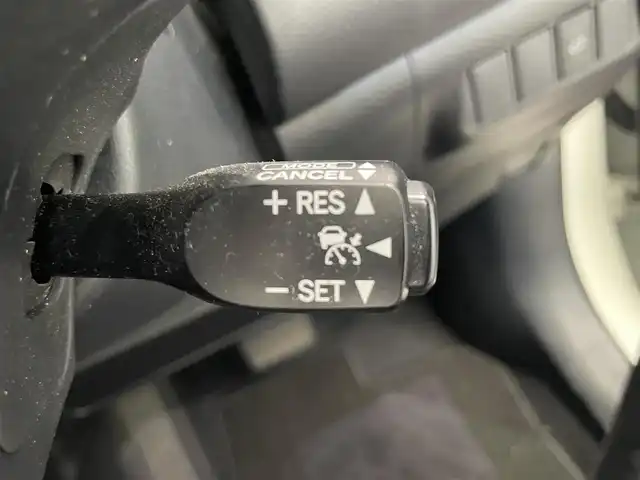 トヨタ ハリアー プレミアム 鹿児島県 2015(平27)年 4.4万km ホワイトパールクリスタルシャイン 禁煙車　/純正ナビ(CD/DVD/フルセグTV/Bluetooth)　/トヨタセーフティセンス/前後コーナーセンサー　/クルーズコントロール　/バックカメラ　/LEDヘッドライト　/運転席パワーシート　/パワーバックドア　/純正フロアマット　/オートライト　/オートマチックハイビーム　/ドライブレコーダー/ETC/ドアバイザー/電格ミラー