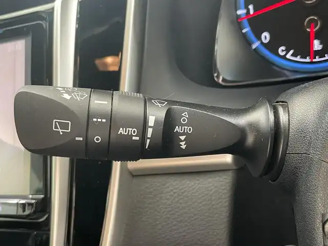 トヨタ ハリアー プレミアム 鹿児島県 2015(平27)年 4.4万km ホワイトパールクリスタルシャイン 禁煙車　/純正ナビ(CD/DVD/フルセグTV/Bluetooth)　/トヨタセーフティセンス/前後コーナーセンサー　/クルーズコントロール　/バックカメラ　/LEDヘッドライト　/運転席パワーシート　/パワーバックドア　/純正フロアマット　/オートライト　/オートマチックハイビーム　/ドライブレコーダー/ETC/ドアバイザー/電格ミラー