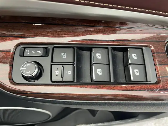 トヨタ ハリアー プレミアム 鹿児島県 2015(平27)年 4.4万km ホワイトパールクリスタルシャイン 禁煙車　/純正ナビ(CD/DVD/フルセグTV/Bluetooth)　/トヨタセーフティセンス/前後コーナーセンサー　/クルーズコントロール　/バックカメラ　/LEDヘッドライト　/運転席パワーシート　/パワーバックドア　/純正フロアマット　/オートライト　/オートマチックハイビーム　/ドライブレコーダー/ETC/ドアバイザー/電格ミラー