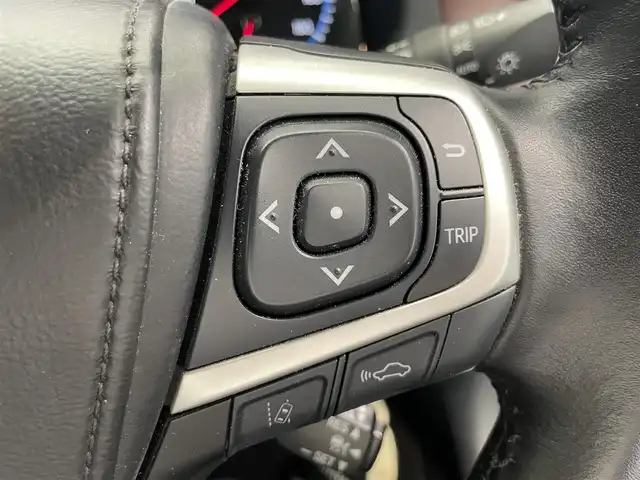 トヨタ ハリアー プレミアム 鹿児島県 2015(平27)年 4.4万km ホワイトパールクリスタルシャイン 禁煙車　/純正ナビ(CD/DVD/フルセグTV/Bluetooth)　/トヨタセーフティセンス/前後コーナーセンサー　/クルーズコントロール　/バックカメラ　/LEDヘッドライト　/運転席パワーシート　/パワーバックドア　/純正フロアマット　/オートライト　/オートマチックハイビーム　/ドライブレコーダー/ETC/ドアバイザー/電格ミラー