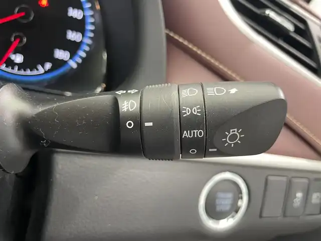 トヨタ ハリアー プレミアム 鹿児島県 2015(平27)年 4.4万km ホワイトパールクリスタルシャイン 禁煙車　/純正ナビ(CD/DVD/フルセグTV/Bluetooth)　/トヨタセーフティセンス/前後コーナーセンサー　/クルーズコントロール　/バックカメラ　/LEDヘッドライト　/運転席パワーシート　/パワーバックドア　/純正フロアマット　/オートライト　/オートマチックハイビーム　/ドライブレコーダー/ETC/ドアバイザー/電格ミラー