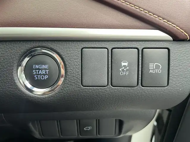 トヨタ ハリアー プレミアム 鹿児島県 2015(平27)年 4.4万km ホワイトパールクリスタルシャイン 禁煙車　/純正ナビ(CD/DVD/フルセグTV/Bluetooth)　/トヨタセーフティセンス/前後コーナーセンサー　/クルーズコントロール　/バックカメラ　/LEDヘッドライト　/運転席パワーシート　/パワーバックドア　/純正フロアマット　/オートライト　/オートマチックハイビーム　/ドライブレコーダー/ETC/ドアバイザー/電格ミラー