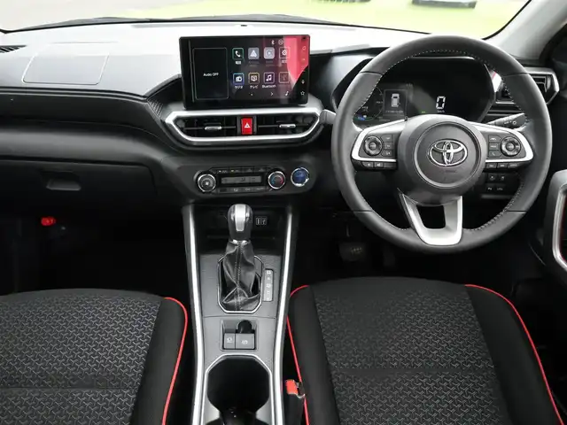 トヨタ ライズ Z 千葉県 2021(令3)年 3.9万km ナチュラルベージュマイカM スマートアシストIII/レーダークルーズコントロール/エコアイドル/スマートペダル/前席シートヒーター/ディスプレイオーディオ/純正地デジTV/【Apple CarPlay　Android Auto対応】/【Bluetooth接続】/バックカメラ/革巻きステアリング/ステアリングスイッチ/ETC/LEDヘッドライト/フォグライト/ウインカーミラー/コーナーセンサー/純正17インチアルミホイル/サイド/カーテンエアバッグ/キーフリーシステム