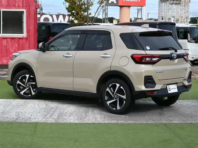 トヨタ ライズ Z 千葉県 2021(令3)年 3.9万km ナチュラルベージュマイカM スマートアシストIII/レーダークルーズコントロール/エコアイドル/スマートペダル/前席シートヒーター/ディスプレイオーディオ/純正地デジTV/【Apple CarPlay　Android Auto対応】/【Bluetooth接続】/バックカメラ/革巻きステアリング/ステアリングスイッチ/ETC/LEDヘッドライト/フォグライト/ウインカーミラー/コーナーセンサー/純正17インチアルミホイル/サイド/カーテンエアバッグ/キーフリーシステム