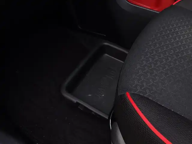 トヨタ ライズ Z 千葉県 2021(令3)年 3.9万km ナチュラルベージュマイカM スマートアシストIII/レーダークルーズコントロール/エコアイドル/スマートペダル/前席シートヒーター/ディスプレイオーディオ/純正地デジTV/【Apple CarPlay　Android Auto対応】/【Bluetooth接続】/バックカメラ/革巻きステアリング/ステアリングスイッチ/ETC/LEDヘッドライト/フォグライト/ウインカーミラー/コーナーセンサー/純正17インチアルミホイル/サイド/カーテンエアバッグ/キーフリーシステム