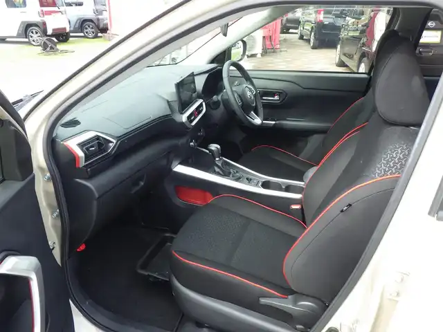 トヨタ ライズ Z 千葉県 2021(令3)年 3.9万km ナチュラルベージュマイカM スマートアシストIII/レーダークルーズコントロール/エコアイドル/スマートペダル/前席シートヒーター/ディスプレイオーディオ/純正地デジTV/【Apple CarPlay　Android Auto対応】/【Bluetooth接続】/バックカメラ/革巻きステアリング/ステアリングスイッチ/ETC/LEDヘッドライト/フォグライト/ウインカーミラー/コーナーセンサー/純正17インチアルミホイル/サイド/カーテンエアバッグ/キーフリーシステム