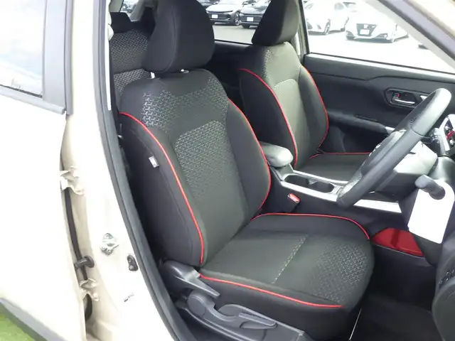 トヨタ ライズ Z 千葉県 2021(令3)年 3.9万km ナチュラルベージュマイカM スマートアシストIII/レーダークルーズコントロール/エコアイドル/スマートペダル/前席シートヒーター/ディスプレイオーディオ/純正地デジTV/【Apple CarPlay　Android Auto対応】/【Bluetooth接続】/バックカメラ/革巻きステアリング/ステアリングスイッチ/ETC/LEDヘッドライト/フォグライト/ウインカーミラー/コーナーセンサー/純正17インチアルミホイル/サイド/カーテンエアバッグ/キーフリーシステム