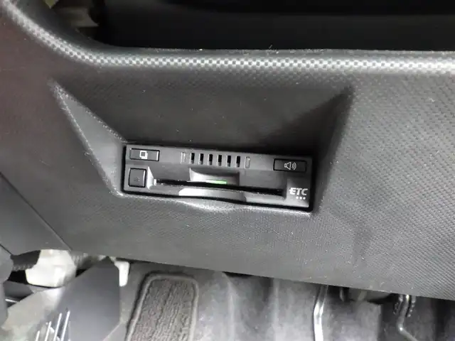 トヨタ ライズ Z 千葉県 2021(令3)年 3.9万km ナチュラルベージュマイカM スマートアシストIII/レーダークルーズコントロール/エコアイドル/スマートペダル/前席シートヒーター/ディスプレイオーディオ/純正地デジTV/【Apple CarPlay　Android Auto対応】/【Bluetooth接続】/バックカメラ/革巻きステアリング/ステアリングスイッチ/ETC/LEDヘッドライト/フォグライト/ウインカーミラー/コーナーセンサー/純正17インチアルミホイル/サイド/カーテンエアバッグ/キーフリーシステム