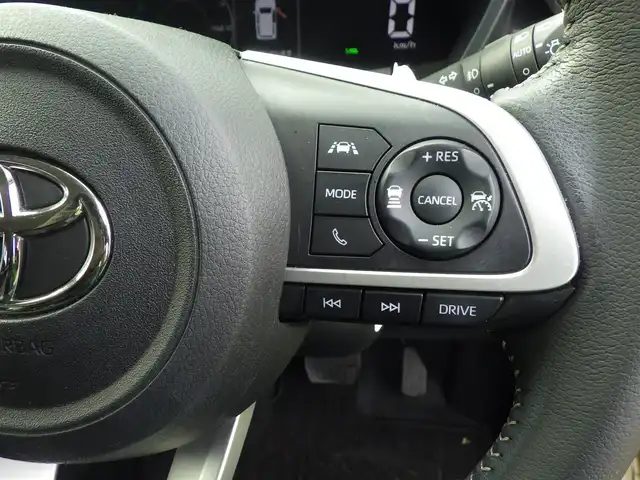 トヨタ ライズ Z 千葉県 2021(令3)年 3.9万km ナチュラルベージュマイカM スマートアシストIII/レーダークルーズコントロール/エコアイドル/スマートペダル/前席シートヒーター/ディスプレイオーディオ/純正地デジTV/【Apple CarPlay　Android Auto対応】/【Bluetooth接続】/バックカメラ/革巻きステアリング/ステアリングスイッチ/ETC/LEDヘッドライト/フォグライト/ウインカーミラー/コーナーセンサー/純正17インチアルミホイル/サイド/カーテンエアバッグ/キーフリーシステム