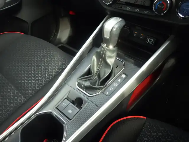 トヨタ ライズ Z 千葉県 2021(令3)年 3.9万km ナチュラルベージュマイカM スマートアシストIII/レーダークルーズコントロール/エコアイドル/スマートペダル/前席シートヒーター/ディスプレイオーディオ/純正地デジTV/【Apple CarPlay　Android Auto対応】/【Bluetooth接続】/バックカメラ/革巻きステアリング/ステアリングスイッチ/ETC/LEDヘッドライト/フォグライト/ウインカーミラー/コーナーセンサー/純正17インチアルミホイル/サイド/カーテンエアバッグ/キーフリーシステム