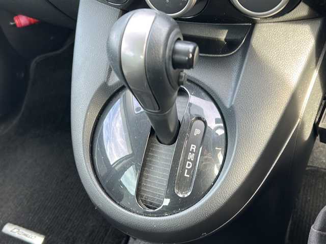 マツダ デミオ 13－スカイA Sスター グレイス 石川県 2013(平25)年 4.4万km クリスタルホワイトパールマイカ ワンオーナー/社外SDナビゲーション/【Bluetooth・フルセグTV・CD・DVD・SD】/バックカメラ/ナビ内蔵前方ドライブレコーダー/LEDヘッドランプ/・オートライト/・フォグランプ/スマートキー/ETC/ステアリングリモコン/横滑り防止装置/アイドリングストップ/アイドリングストップ/保証書/取扱説明書