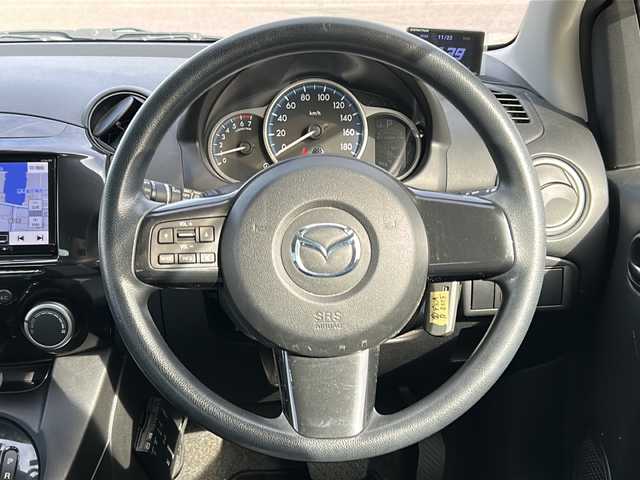 マツダ デミオ 13－スカイA Sスター グレイス 石川県 2013(平25)年 4.4万km クリスタルホワイトパールマイカ ワンオーナー/社外SDナビゲーション/【Bluetooth・フルセグTV・CD・DVD・SD】/バックカメラ/ナビ内蔵前方ドライブレコーダー/LEDヘッドランプ/・オートライト/・フォグランプ/スマートキー/ETC/ステアリングリモコン/横滑り防止装置/アイドリングストップ/アイドリングストップ/保証書/取扱説明書