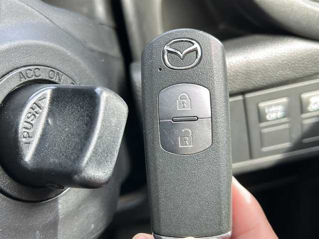 マツダ デミオ 13－スカイA Sスター グレイス 石川県 2013(平25)年 4.4万km クリスタルホワイトパールマイカ ワンオーナー/社外SDナビゲーション/【Bluetooth・フルセグTV・CD・DVD・SD】/バックカメラ/ナビ内蔵前方ドライブレコーダー/LEDヘッドランプ/・オートライト/・フォグランプ/スマートキー/ETC/ステアリングリモコン/横滑り防止装置/アイドリングストップ/アイドリングストップ/保証書/取扱説明書