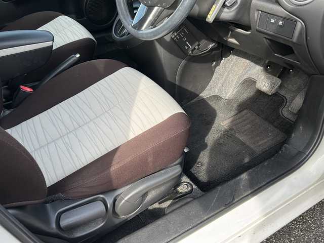 マツダ デミオ 13－スカイA Sスター グレイス 石川県 2013(平25)年 4.4万km クリスタルホワイトパールマイカ ワンオーナー/社外SDナビゲーション/【Bluetooth・フルセグTV・CD・DVD・SD】/バックカメラ/ナビ内蔵前方ドライブレコーダー/LEDヘッドランプ/・オートライト/・フォグランプ/スマートキー/ETC/ステアリングリモコン/横滑り防止装置/アイドリングストップ/アイドリングストップ/保証書/取扱説明書