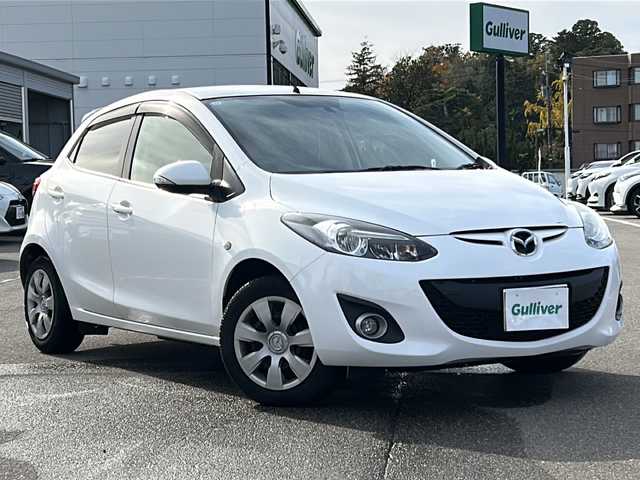 マツダ デミオ 13－スカイA Sスター グレイス 石川県 2013(平25)年 4.4万km クリスタルホワイトパールマイカ ワンオーナー/社外SDナビゲーション/【Bluetooth・フルセグTV・CD・DVD・SD】/バックカメラ/ナビ内蔵前方ドライブレコーダー/LEDヘッドランプ/・オートライト/・フォグランプ/スマートキー/ETC/ステアリングリモコン/横滑り防止装置/アイドリングストップ/アイドリングストップ/保証書/取扱説明書