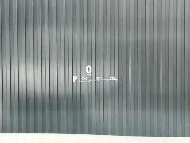 レクサス ＮＸ 300h Fスポーツ 福岡県 2015(平27)年 14.3万km ソニッククォーツ サンルーフ/Ｌｅｘｕｓｓａｆｅｔｙｓｙｓｔｅｍ＋　/アダプティブクルーズコントロール/レーンキープアシスト/三眼LEDヘッドライト/黒革シート　/前席ベンチレーション　/前席シートヒーター/ステアリングヒーター/純正ナビ/フルセグTV/Bluetooth/バックカメラ　/パワーバックドア　/前方ドライブレコーダー/社外レーダー探知機　/ＥＴＣ２．０/取扱説明書/保証書/スペアキー×1