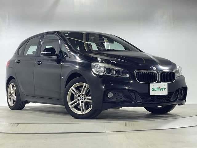 ＢＭＷ ２２５ＸＥ アイパフォーマンス アクティブツアラー Mスポーツ 神奈川県 2017(平29)年 3.9万km サファイアブラックP 4WD/純正8.8型HDDナビ/AM　FM　DVD　CD　MSV　AUX　USB　Bluetooth/バックカメラ/インテリジェントセーフティ/ルームミラー内蔵ETC2.0/黒革シート/前席パワーシート（運転席2メモリ）/前席シートヒーター/革巻ステアリング/ステアリングリモコン/クルーズコントロール/社外ドライブレコーダー（ZD600WF)/eDrive/充電ケーブル/トノカバー/ISOFIX対応/スマートキー×2/保証書/取扱説明書/パワーバックドア/純正17インチアルミ/衝突警告/歩行者警告/車線逸脱警告