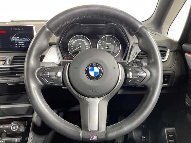 ＢＭＷ ２２５ＸＥ アイパフォーマンス アクティブツアラー Mスポーツ 神奈川県 2017(平29)年 3.9万km サファイアブラックP 4WD/純正8.8型HDDナビ/AM　FM　DVD　CD　MSV　AUX　USB　Bluetooth/バックカメラ/インテリジェントセーフティ/ルームミラー内蔵ETC2.0/黒革シート/前席パワーシート（運転席2メモリ）/前席シートヒーター/革巻ステアリング/ステアリングリモコン/クルーズコントロール/社外ドライブレコーダー（ZD600WF)/eDrive/充電ケーブル/トノカバー/ISOFIX対応/スマートキー×2/保証書/取扱説明書/パワーバックドア/純正17インチアルミ/衝突警告/歩行者警告/車線逸脱警告