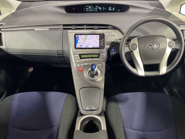 トヨタ プリウス S 神奈川県 2012(平24)年 1.9万km ブラック 純正SDナビ(NSCT-W61)/(DVD/CD/AM/FM)/ドライブレコーダー(前)/バックカメラ/横滑り防止装置/ビルトインETC/アイドリングストップ/オートライト/電動格納ミラー/シートリフター/プッシュスタート/スマートキー/フロアマット/スペアキー/取扱説明書