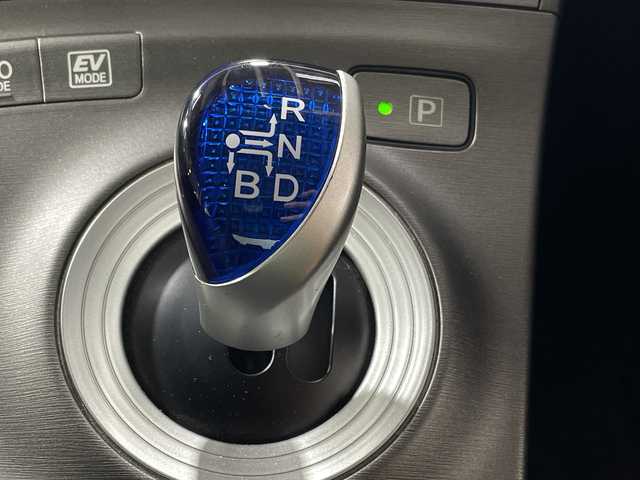 トヨタ プリウス S 神奈川県 2012(平24)年 1.9万km ブラック 純正SDナビ(NSCT-W61)/(DVD/CD/AM/FM)/ドライブレコーダー(前)/バックカメラ/横滑り防止装置/ビルトインETC/アイドリングストップ/オートライト/電動格納ミラー/シートリフター/プッシュスタート/スマートキー/フロアマット/スペアキー/取扱説明書