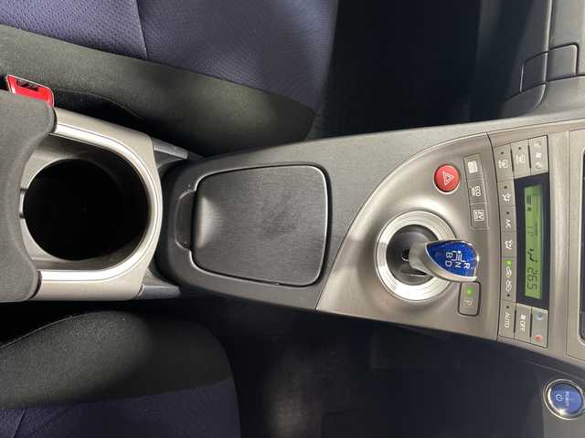 トヨタ プリウス S 神奈川県 2012(平24)年 1.9万km ブラック 純正SDナビ(NSCT-W61)/(DVD/CD/AM/FM)/ドライブレコーダー(前)/バックカメラ/横滑り防止装置/ビルトインETC/アイドリングストップ/オートライト/電動格納ミラー/シートリフター/プッシュスタート/スマートキー/フロアマット/スペアキー/取扱説明書