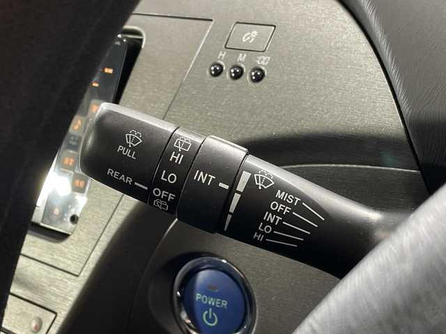 トヨタ プリウス S 神奈川県 2012(平24)年 1.9万km ブラック 純正SDナビ(NSCT-W61)/(DVD/CD/AM/FM)/ドライブレコーダー(前)/バックカメラ/横滑り防止装置/ビルトインETC/アイドリングストップ/オートライト/電動格納ミラー/シートリフター/プッシュスタート/スマートキー/フロアマット/スペアキー/取扱説明書