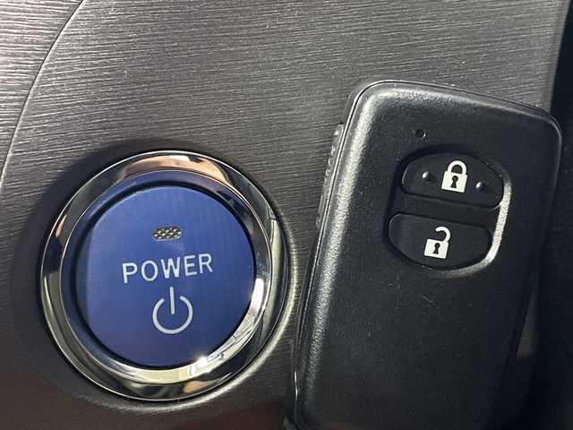 トヨタ プリウス S 神奈川県 2012(平24)年 1.9万km ブラック 純正SDナビ(NSCT-W61)/(DVD/CD/AM/FM)/ドライブレコーダー(前)/バックカメラ/横滑り防止装置/ビルトインETC/アイドリングストップ/オートライト/電動格納ミラー/シートリフター/プッシュスタート/スマートキー/フロアマット/スペアキー/取扱説明書