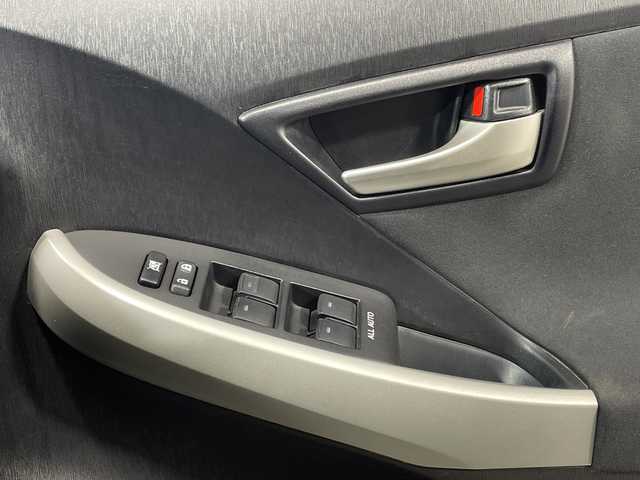 トヨタ プリウス S 神奈川県 2012(平24)年 1.9万km ブラック 純正SDナビ(NSCT-W61)/(DVD/CD/AM/FM)/ドライブレコーダー(前)/バックカメラ/横滑り防止装置/ビルトインETC/アイドリングストップ/オートライト/電動格納ミラー/シートリフター/プッシュスタート/スマートキー/フロアマット/スペアキー/取扱説明書