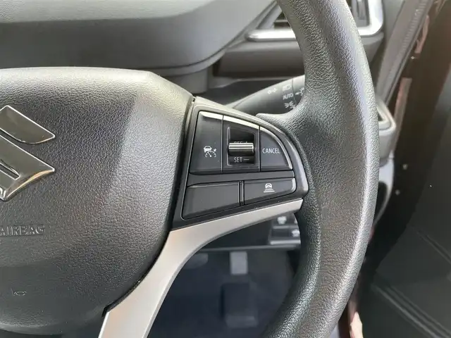 スズキ ソリオ HV MZ 栃木県 2021(令3)年 4万km メロウディープレッドパール スズキセーフティサポート/・デュアルカメラブレーキサポート/・誤発進抑制機能/・後退時ブレーキサポート/・車線逸脱警報機能/・車線逸脱抑制機能/・ふらつき警報機能/・標識認識機能/・ハイビームアシスト/・先行車発進お知らせ機能/・アダプティブクルーズコントロール/片側電動スライドドア/パーキングセンサー/D/N席シートヒーター/アイドリングストップ/オートライト/ヘッドライトレベライザー/スマートキー×２/プッシュスタート/USBポート（充電用）/純正15インチAW/横滑り防止システム/電動格納ミラー