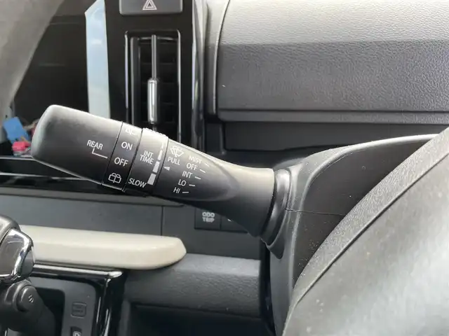 スズキ ソリオ HV MZ 栃木県 2021(令3)年 4万km メロウディープレッドパール スズキセーフティサポート/・デュアルカメラブレーキサポート/・誤発進抑制機能/・後退時ブレーキサポート/・車線逸脱警報機能/・車線逸脱抑制機能/・ふらつき警報機能/・標識認識機能/・ハイビームアシスト/・先行車発進お知らせ機能/・アダプティブクルーズコントロール/片側電動スライドドア/パーキングセンサー/D/N席シートヒーター/アイドリングストップ/オートライト/ヘッドライトレベライザー/スマートキー×２/プッシュスタート/USBポート（充電用）/純正15インチAW/横滑り防止システム/電動格納ミラー