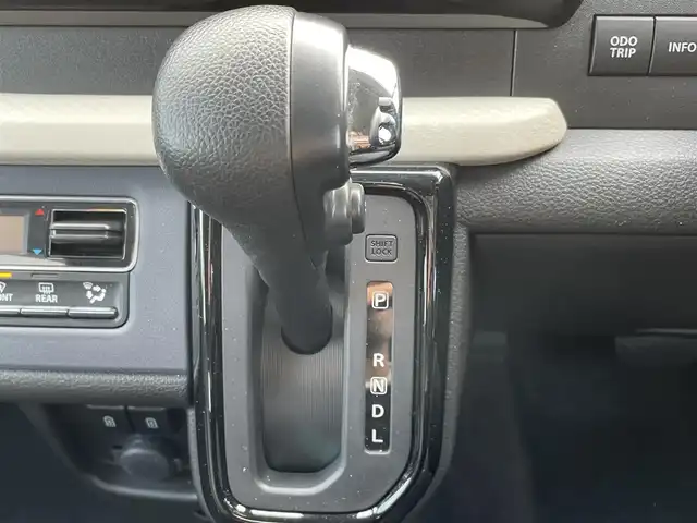 スズキ ソリオ HV MZ 栃木県 2021(令3)年 4万km メロウディープレッドパール スズキセーフティサポート/・デュアルカメラブレーキサポート/・誤発進抑制機能/・後退時ブレーキサポート/・車線逸脱警報機能/・車線逸脱抑制機能/・ふらつき警報機能/・標識認識機能/・ハイビームアシスト/・先行車発進お知らせ機能/・アダプティブクルーズコントロール/片側電動スライドドア/パーキングセンサー/D/N席シートヒーター/アイドリングストップ/オートライト/ヘッドライトレベライザー/スマートキー×２/プッシュスタート/USBポート（充電用）/純正15インチAW/横滑り防止システム/電動格納ミラー