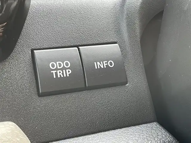 スズキ ソリオ HV MZ 栃木県 2021(令3)年 4万km メロウディープレッドパール スズキセーフティサポート/・デュアルカメラブレーキサポート/・誤発進抑制機能/・後退時ブレーキサポート/・車線逸脱警報機能/・車線逸脱抑制機能/・ふらつき警報機能/・標識認識機能/・ハイビームアシスト/・先行車発進お知らせ機能/・アダプティブクルーズコントロール/片側電動スライドドア/パーキングセンサー/D/N席シートヒーター/アイドリングストップ/オートライト/ヘッドライトレベライザー/スマートキー×２/プッシュスタート/USBポート（充電用）/純正15インチAW/横滑り防止システム/電動格納ミラー