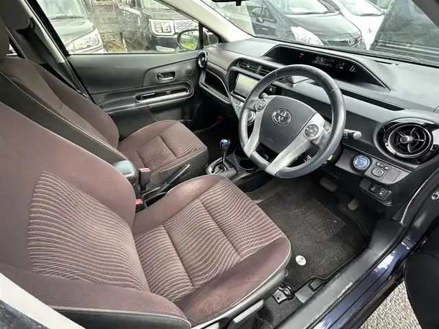 トヨタ アクア G 宮崎県 2015(平27)年 8.5万km ダークバイオレットマイカメタリック (株)IDOMが運営する【じしゃロン宮崎店】の自社ローン対象車両になります。こちらは現金ご利用時の価格です。/自社ローンご希望の方は別途その旨お申付け下さい。//ナビ(NSZT-W64)//TV/CD/DVD/Bluetooth//バックカメラ//前席シートヒーター//クルーズコントロール//純正フロアマット//ドアバイザー//オートライト//ステアリングスイッチ//取扱説明書//保証書