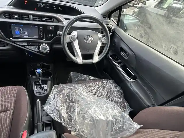 トヨタ アクア G 宮崎県 2015(平27)年 8.5万km ダークバイオレットマイカメタリック (株)IDOMが運営する【じしゃロン宮崎店】の自社ローン対象車両になります。こちらは現金ご利用時の価格です。/自社ローンご希望の方は別途その旨お申付け下さい。//ナビ(NSZT-W64)//TV/CD/DVD/Bluetooth//バックカメラ//前席シートヒーター//クルーズコントロール//純正フロアマット//ドアバイザー//オートライト//ステアリングスイッチ//取扱説明書//保証書