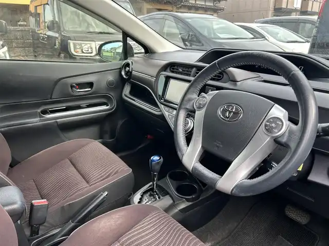 トヨタ アクア G 宮崎県 2015(平27)年 8.5万km ダークバイオレットマイカメタリック (株)IDOMが運営する【じしゃロン宮崎店】の自社ローン対象車両になります。こちらは現金ご利用時の価格です。/自社ローンご希望の方は別途その旨お申付け下さい。//ナビ(NSZT-W64)//TV/CD/DVD/Bluetooth//バックカメラ//前席シートヒーター//クルーズコントロール//純正フロアマット//ドアバイザー//オートライト//ステアリングスイッチ//取扱説明書//保証書