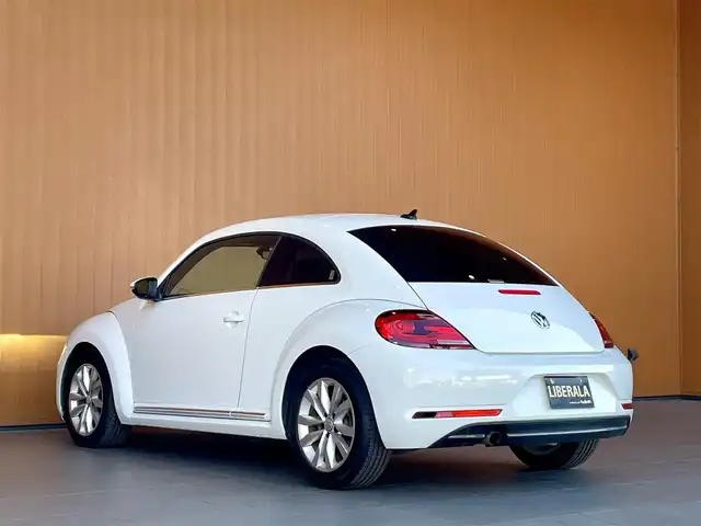 フォルクスワーゲン ザ・ビートル デザイン 愛知県 2018(平30)年 6万km ピュアホワイト 純正ナビ/フルセグTV/CD/DVD再生/Bluetooth/ブラインドスポットアシスト/クルーズコントロール/HIDヘッドライト/スマートキー/プッシュスタート/オートライト/ヘッドライトレベライザー/純正17インチアルミ/ETC