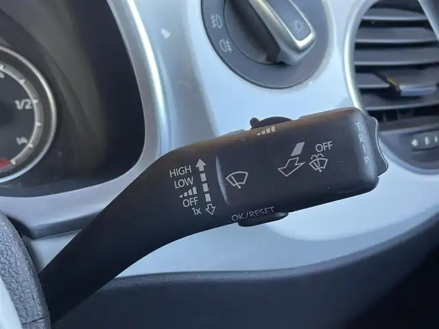 フォルクスワーゲン ザ・ビートル デザイン 愛知県 2018(平30)年 6万km ピュアホワイト 純正ナビ/フルセグTV/CD/DVD再生/Bluetooth/ブラインドスポットアシスト/クルーズコントロール/HIDヘッドライト/スマートキー/プッシュスタート/オートライト/ヘッドライトレベライザー/純正17インチアルミ/ETC