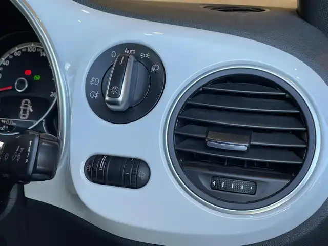 フォルクスワーゲン ザ・ビートル デザイン 愛知県 2018(平30)年 6万km ピュアホワイト 純正ナビ/フルセグTV/CD/DVD再生/Bluetooth/ブラインドスポットアシスト/クルーズコントロール/HIDヘッドライト/スマートキー/プッシュスタート/オートライト/ヘッドライトレベライザー/純正17インチアルミ/ETC