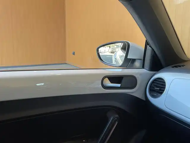 フォルクスワーゲン ザ・ビートル デザイン 愛知県 2018(平30)年 6万km ピュアホワイト 純正ナビ/フルセグTV/CD/DVD再生/Bluetooth/ブラインドスポットアシスト/クルーズコントロール/HIDヘッドライト/スマートキー/プッシュスタート/オートライト/ヘッドライトレベライザー/純正17インチアルミ/ETC