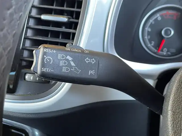 フォルクスワーゲン ザ・ビートル デザイン 愛知県 2018(平30)年 6万km ピュアホワイト 純正ナビ/フルセグTV/CD/DVD再生/Bluetooth/ブラインドスポットアシスト/クルーズコントロール/HIDヘッドライト/スマートキー/プッシュスタート/オートライト/ヘッドライトレベライザー/純正17インチアルミ/ETC