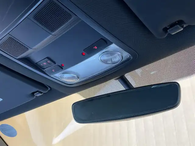 フォルクスワーゲン ザ・ビートル デザイン 愛知県 2018(平30)年 6万km ピュアホワイト 純正ナビ/フルセグTV/CD/DVD再生/Bluetooth/ブラインドスポットアシスト/クルーズコントロール/HIDヘッドライト/スマートキー/プッシュスタート/オートライト/ヘッドライトレベライザー/純正17インチアルミ/ETC