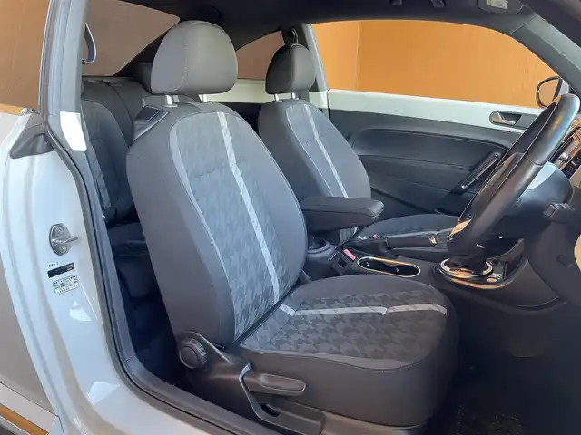 フォルクスワーゲン ザ・ビートル デザイン 愛知県 2018(平30)年 6万km ピュアホワイト 純正ナビ/フルセグTV/CD/DVD再生/Bluetooth/ブラインドスポットアシスト/クルーズコントロール/HIDヘッドライト/スマートキー/プッシュスタート/オートライト/ヘッドライトレベライザー/純正17インチアルミ/ETC