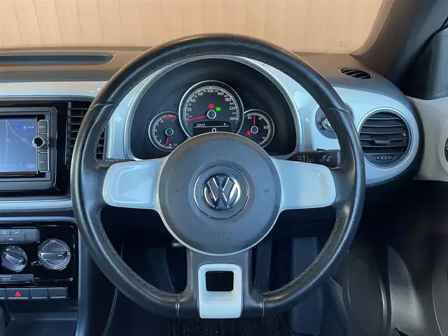 フォルクスワーゲン ザ・ビートル デザイン 愛知県 2018(平30)年 6万km ピュアホワイト 純正ナビ/フルセグTV/CD/DVD再生/Bluetooth/ブラインドスポットアシスト/クルーズコントロール/HIDヘッドライト/スマートキー/プッシュスタート/オートライト/ヘッドライトレベライザー/純正17インチアルミ/ETC