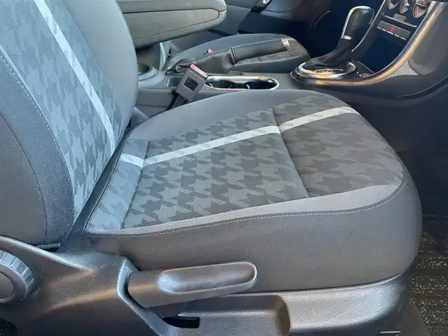 フォルクスワーゲン ザ・ビートル デザイン 愛知県 2018(平30)年 6万km ピュアホワイト 純正ナビ/フルセグTV/CD/DVD再生/Bluetooth/ブラインドスポットアシスト/クルーズコントロール/HIDヘッドライト/スマートキー/プッシュスタート/オートライト/ヘッドライトレベライザー/純正17インチアルミ/ETC