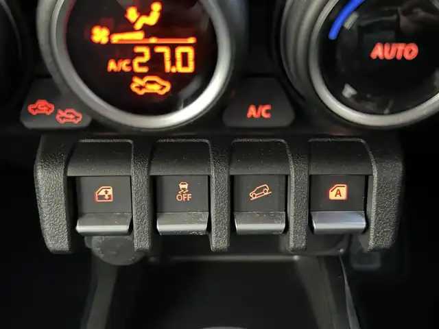 スズキ ジムニー ノマド FC 埼玉県 2025(令7)年 0.2万km 黒 ワンオーナー/スズキセーフティサポート/　・デュアルカメラブレーキサポート（DCBS）/　・車線逸脱警報/　・ハイビームアシスト/　・アダプティブクルーズコントロール/社外9インチメモリナビ（MDV-M911HDF）/　DTV/CD/DVD/BT/AppleCarplay/AndroidAuto//　HDMI/SD/SDREC/バックカメラ/社外16インチアルミ/社外デジタルインナーミラー/前席シートヒーター/ヒルディセントコントロール/トラクションコントロール/アイドリングストップ/ビルトインETC/前後ドライブレコーダー/エンジンスタートボタン/スマートキー/スペアキー/純正LEDヘッドライト/オートライト/純正アルミホイールあり/純正フロアマット